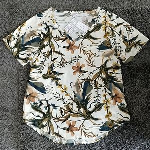 LuLaRoe Iris V-neck shirt